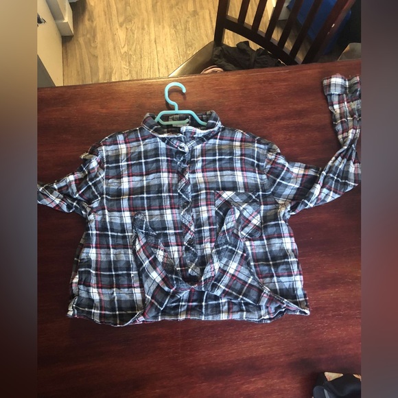 A cropped flannel, ties at front - Picture 3 of 3